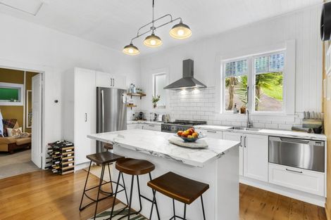 Photo of property in 1/6 Vonnell Place, Birkdale, Auckland, 0626