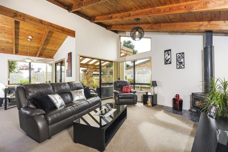 Photo of property in 4 Shaw Road, Oratia, Auckland, 0604