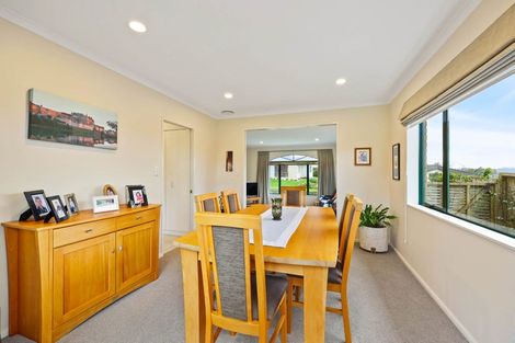 Photo of property in 8 Amesbury Rise, Henderson, Auckland, 0612