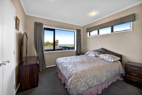 Photo of property in 2 Heaphy Road, Opunake, 4616