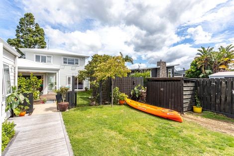 Photo of property in 107 Riverview Road, Whangamata, 3620