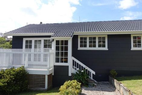 Photo of property in 35 Barker Rise, Northcross, Auckland, 0632