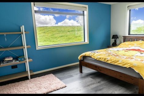 Photo of property in 5 Te Ara Karoiroa Road, Hurford, New Plymouth, 4374