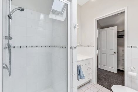 Photo of property in 3a Cron Avenue, Te Atatu South, Auckland, 0610