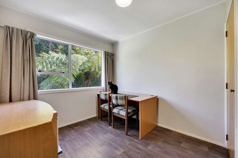 Photo of property in 30a Cheltenham Terrace, Newlands, Wellington, 6037