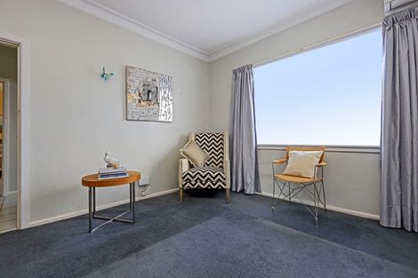 Photo of property in 215 Mayfair Avenue, Mayfair, Hastings, 4122