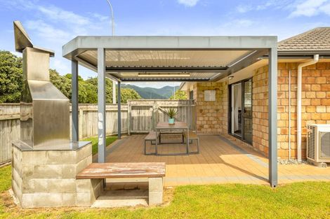 Photo of property in 18 Guildford Drive, Paraparaumu, 5032