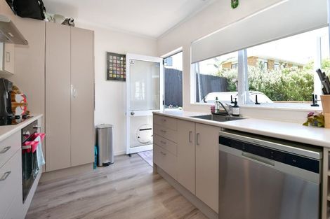 Photo of property in 2/4 Kenneth Hopper Place, Manly, Whangaparaoa, 0930