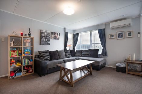 Photo of property in 32 Rhodes Drive, Kelvin Grove, Palmerston North, 4414