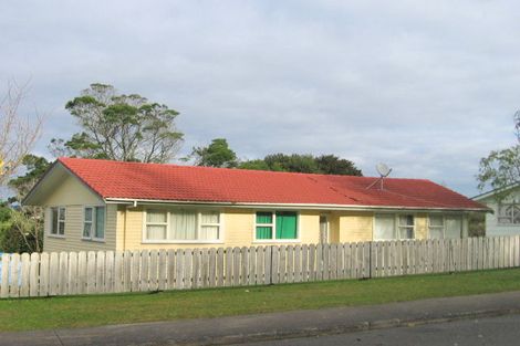 Photo of property in 8 Sunline Avenue, Massey, Auckland, 0614