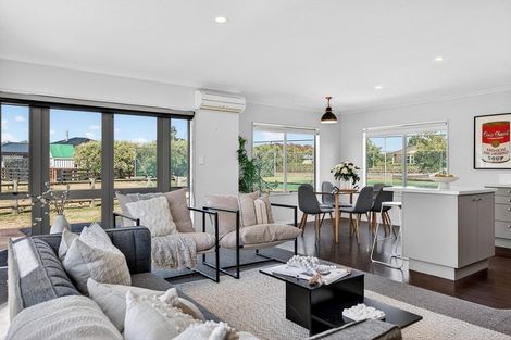 Photo of property in 8 Redwood Lane, Martinborough, 5711