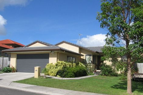 Photo of property in 5 Stonegate Close, Westgate, Auckland, 0614