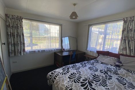 Photo of property in 75 Milton Terrace, Picton, 7220