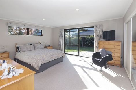 Photo of property in 4 Vaughan Way, Redwood, Christchurch, 8051