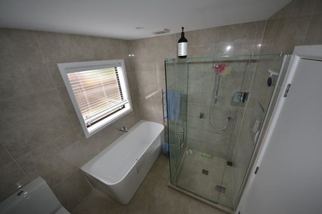 Photo of property in 2/42 Aberdeen Road, Campbells Bay, Auckland, 0620