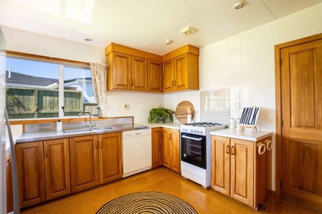 Photo of property in 7 Boulevard Drive, Merrilands, New Plymouth, 4312