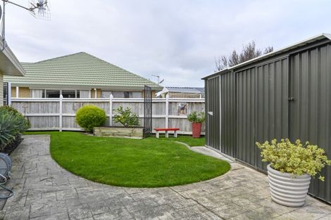 Photo of property in 2/212 Grove Road, Mayfair, Hastings, 4122