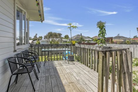 Photo of property in 6 Maybelle Place, Kelston, Auckland, 0602