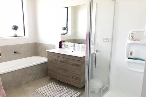 Photo of property in 18 Hillpark Drive, Pokeno, 2402