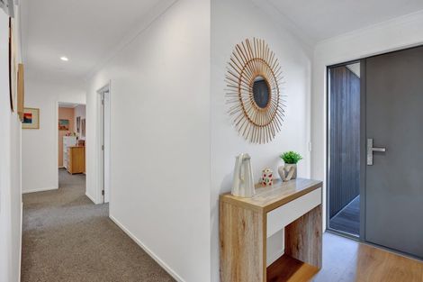 Photo of property in 52 Links Drive, Waiwhakaiho, New Plymouth, 4312