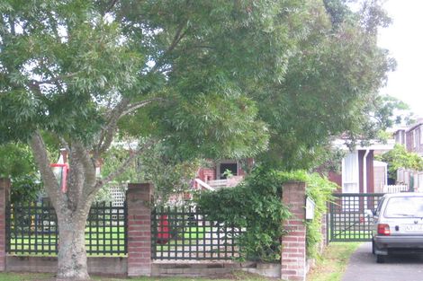 Photo of property in 2a Duncan Avenue, Te Atatu South, Auckland, 0610