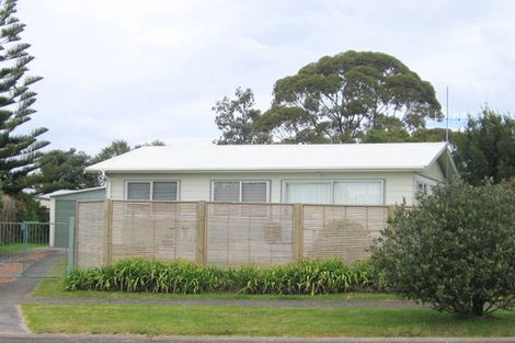 Photo of property in 114 Charleston Avenue, Whangamata, 3620