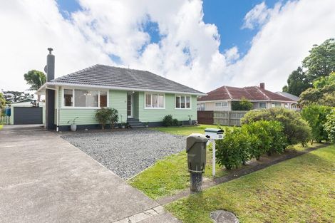 Photo of property in 23 Hereford Street, Te Atatu Peninsula, Auckland, 0610