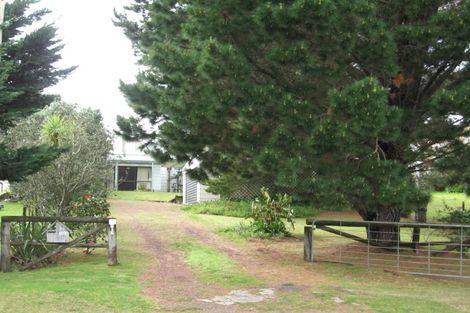Photo of property in 102 Ocean Beach Road, Tairua, 3508