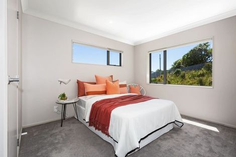 Photo of property in 6 Brindle Way, Newlands, Wellington, 6037