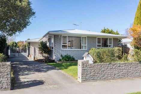 Photo of property in 118 Grimseys Road, Redwood, Christchurch, 8051
