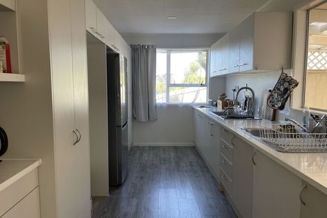 Photo of property in 14 Erica Road, Sunnynook, Auckland, 0620