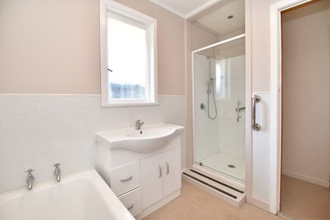 Photo of property in 11a Springs Road, Parakai, 0830