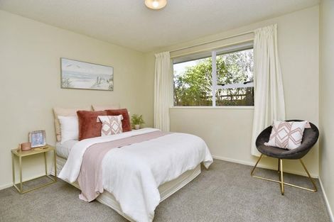 Photo of property in 142 Royal Park Drive, Parklands, Christchurch, 8083