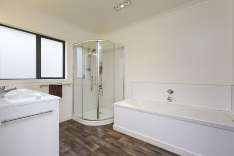 Photo of property in 18 Melford Lane, Bunnythorpe, Palmerston North, 4470