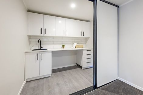 Photo of property in 6 Brouder Place, Hillpark, Auckland, 2102