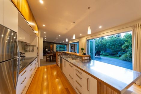 Photo of property in 72 Pahiatua Street, Hokowhitu, Palmerston North, 4410