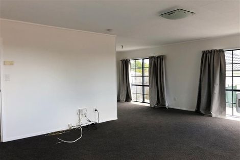 Photo of property in 17 Sabana Place, Unsworth Heights, Auckland, 0632