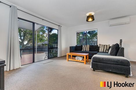 Photo of property in 18 Hadley Wood Drive, Wattle Downs, Auckland, 2103