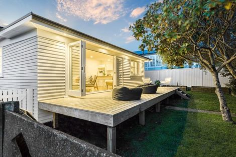 Photo of property in 43 Aramoana Avenue, Devonport, Auckland, 0624