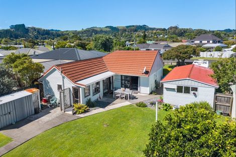 Photo of property in 6 Charles Street, Riverdale, Gisborne, 4010