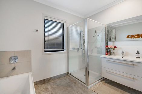 Photo of property in 7 Raabia Close, Parakai, 0830