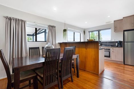 Photo of property in 2/219 Glenfield Road, Hillcrest, Auckland, 0627