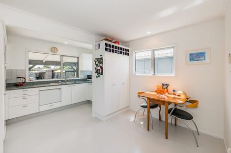 Photo of property in 14 Goldie Place, Waikanae Beach, Waikanae, 5036