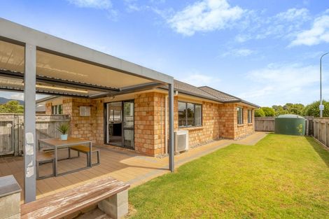 Photo of property in 18 Guildford Drive, Paraparaumu, 5032