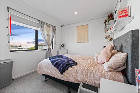 Photo of property in 22 William Wallbank Crescent, Swanson, Auckland, 0614