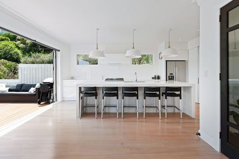 Photo of property in 33 Nevay Road, Miramar, Wellington, 6022