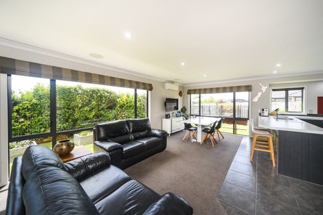 Photo of property in 48 Rosalie Terrace, Kelvin Grove, Palmerston North, 4414