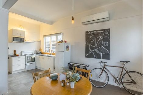 Photo of property in 51 Hawker Street, Mount Victoria, Wellington, 6011