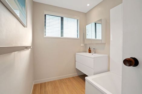 Photo of property in 1a James Condon Place, Redwood, Christchurch, 8051