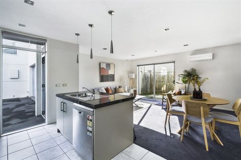 Photo of property in 496c Barbadoes Street, Edgeware, Christchurch, 8013